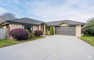 58 Darjon Drive, Huntington