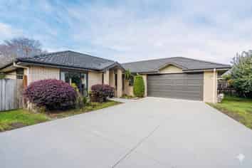 58 Darjon Drive, Huntington