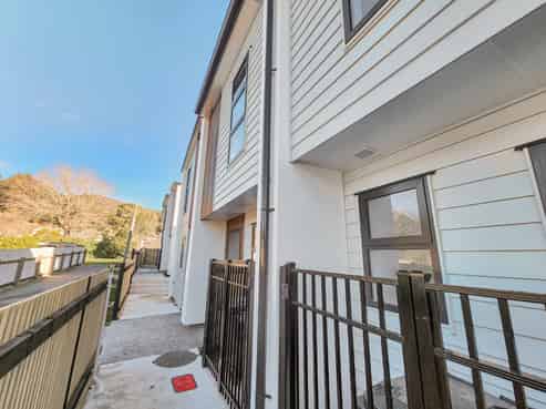 4/31 Wainuiomata Road, Wainuiomata