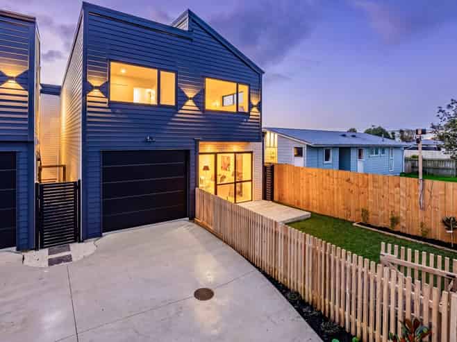 8B  Elmdon Street, Mangere