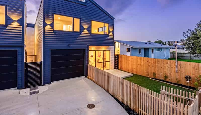 8B  Elmdon Street, Mangere
