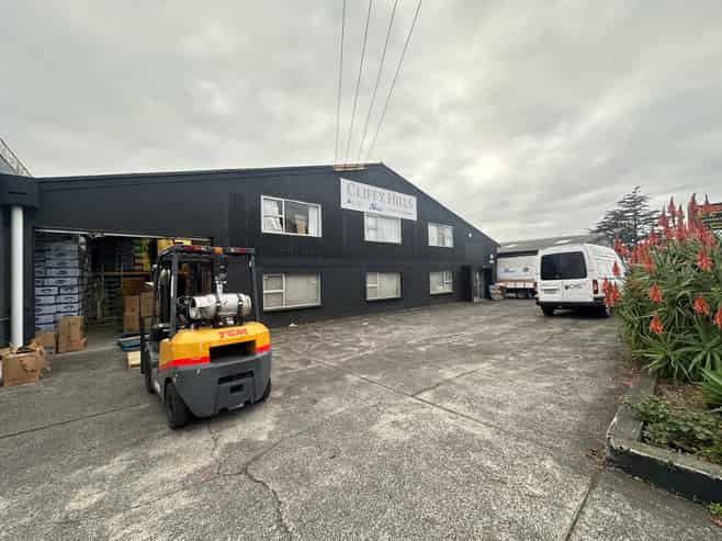 Warehouse with office - road front, Henderson