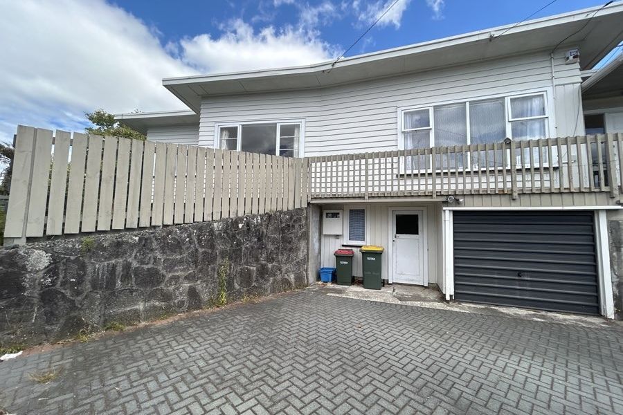 Three-Bedroom Home with Garage in Springfield – pohled 2