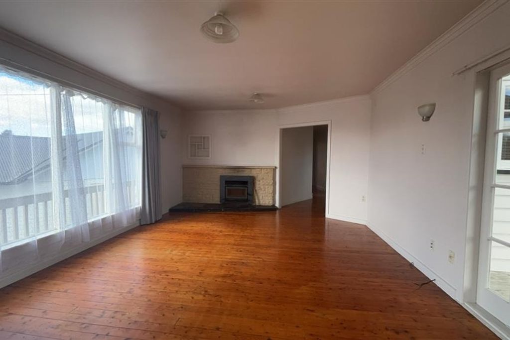 Three-Bedroom Home with Garage in Springfield – pohled 4