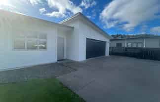 210 Lakes Boulevard, Pyes Pa