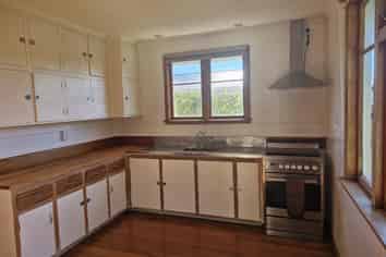115 Seaview Road, Westown