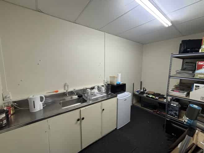Affordable tidy office