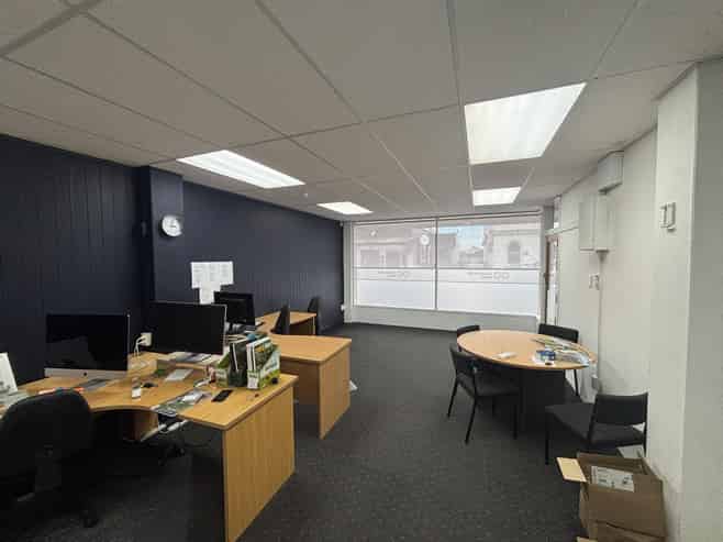 Affordable tidy office