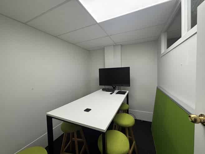 Affordable tidy office