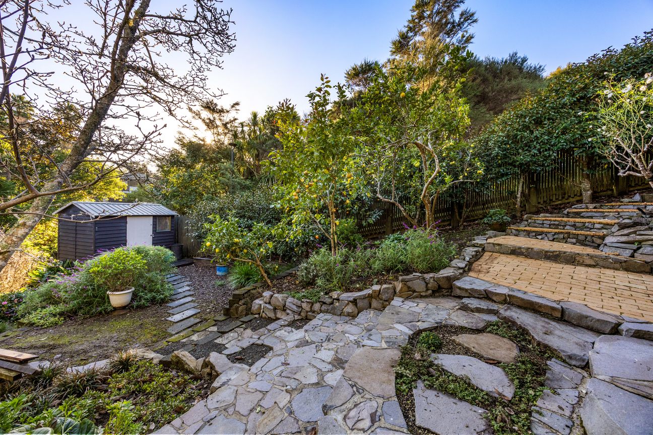 CLASSY, GORGEOUS FAMILY LIVING IN TITIRANGI! - Vaade 2