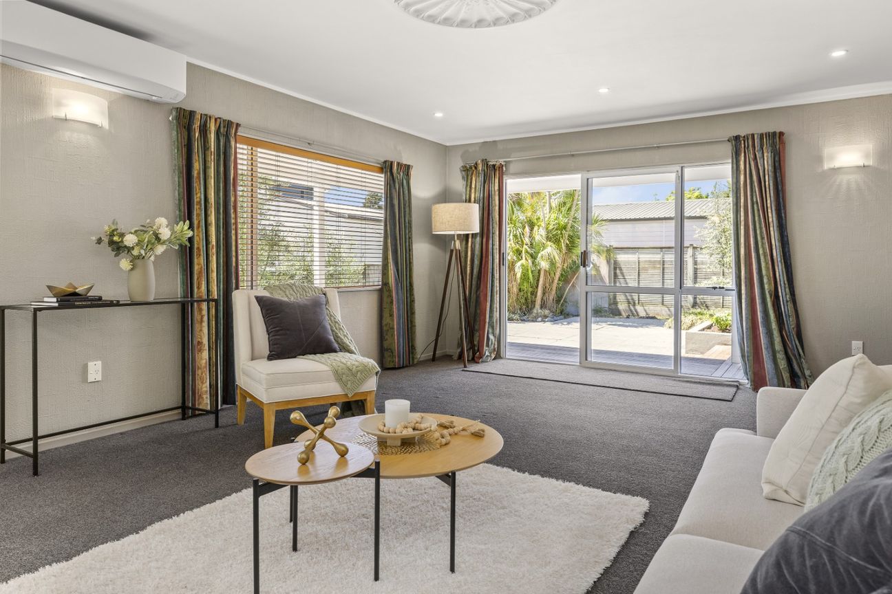 Generous Living with Office and Media Room - Mehr