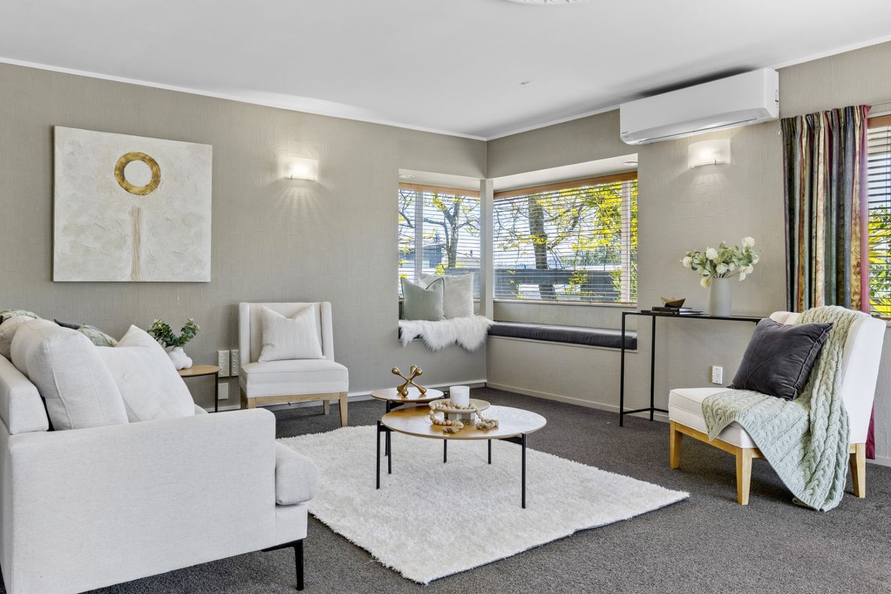 Generous Living with Office and Media Room - Ansicht 5