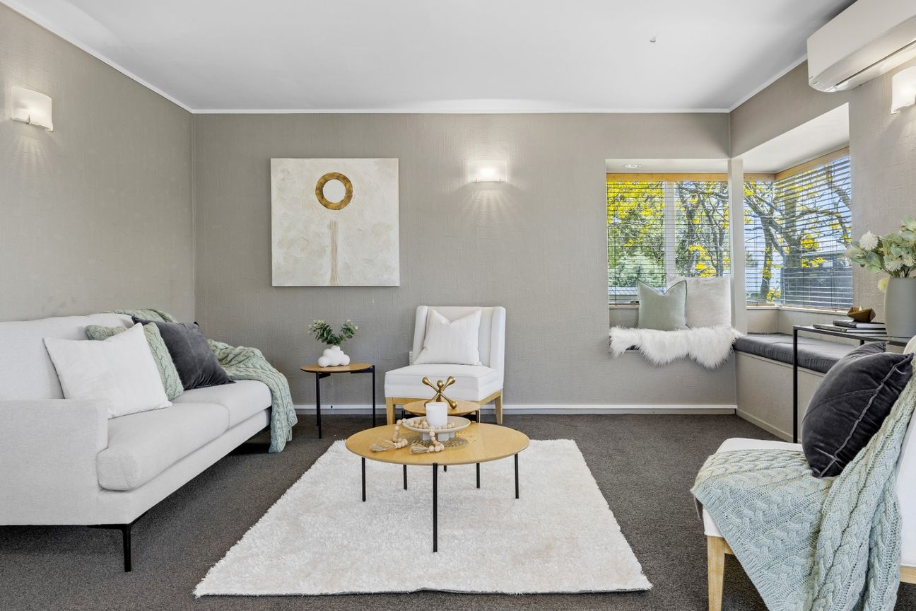 Generous Living with Office and Media Room - Ansicht 4