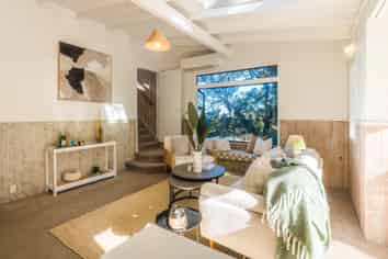 4 Hillside Road, Ostend