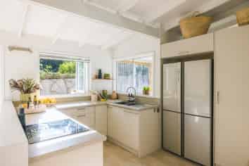 4 Hillside Road, Ostend
