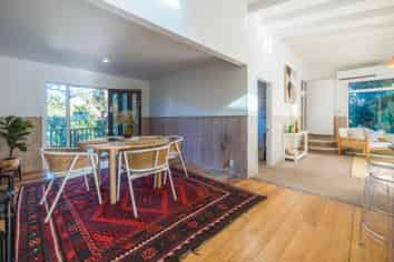 4 Hillside Road, Ostend