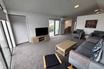 2/79 Beachville Road, Redcliffs