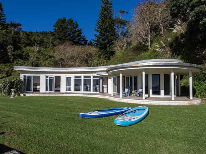 151 Long Beach Road, Russell