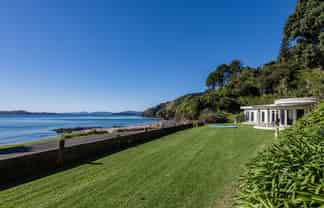 151 Long Beach Road, Russell