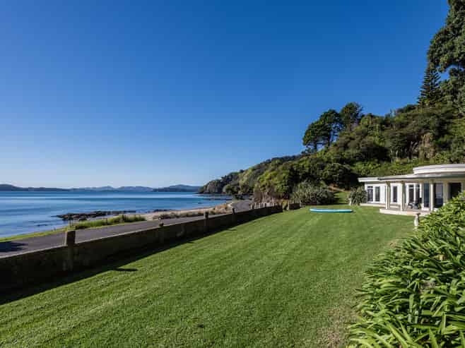 151 Long Beach Road, Russell