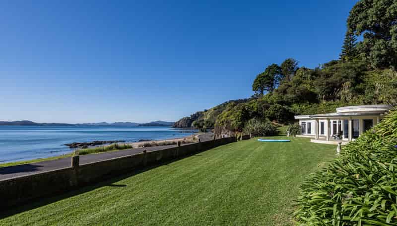 151 Long Beach Road, Russell