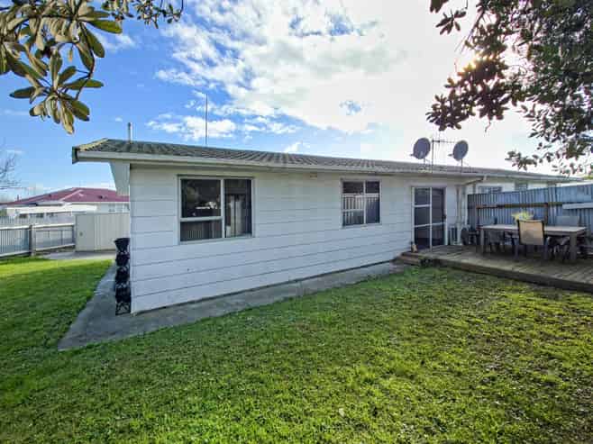 2/9 Lyttelton Crescent, Tamatea