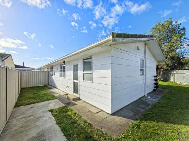 2/9 Lyttelton Crescent, Tamatea