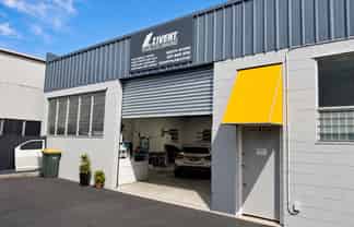 147 m2 Hillside Industrial - 90% Warehouse!