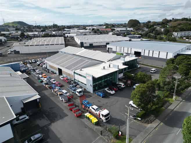 Mt Wellington Warehouse with Large Yard