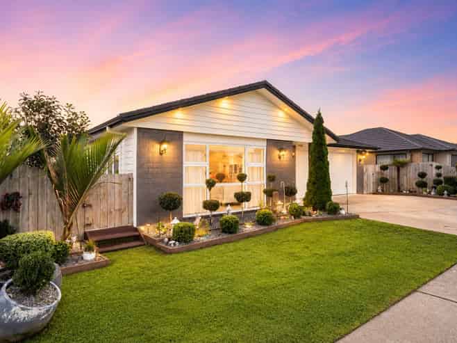 16 Twin Parks Rise, Papakura