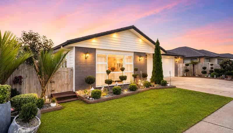 16 Twin Parks Rise, Papakura