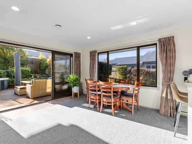 27 Kingston Street, Albert Town