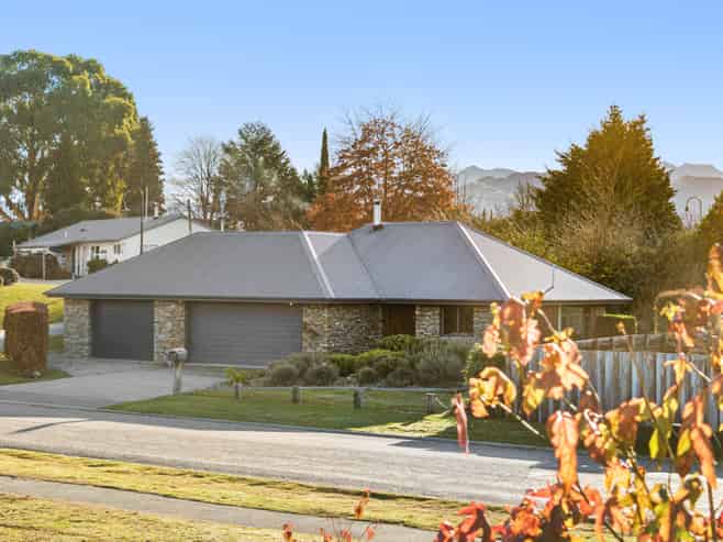 27 Kingston Street, Albert Town