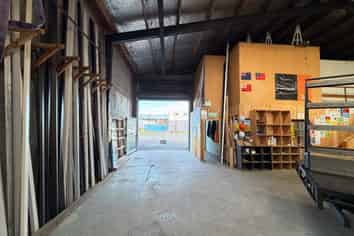 Prime New Lynn Industrial 