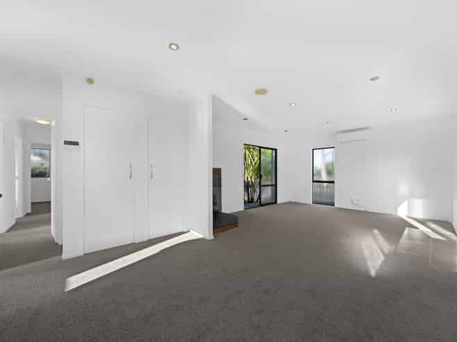 6 Redcrest Avenue, Red Hill