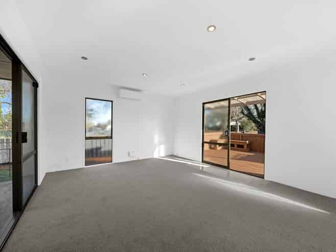 6 Redcrest Avenue, Red Hill
