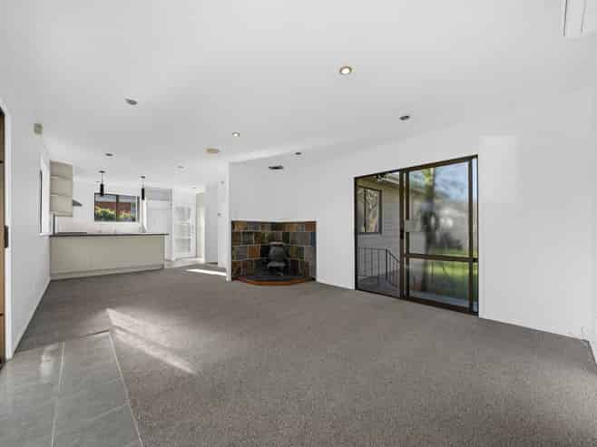 6 Redcrest Avenue, Red Hill