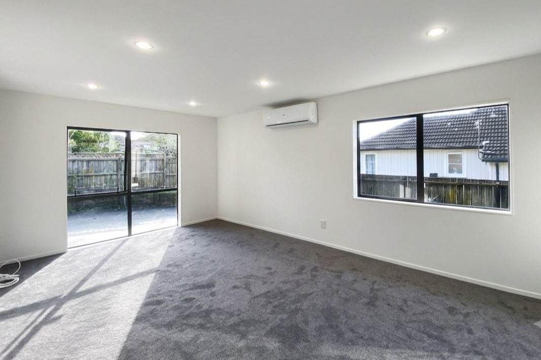 House in Auckland, New Lynn - View 2