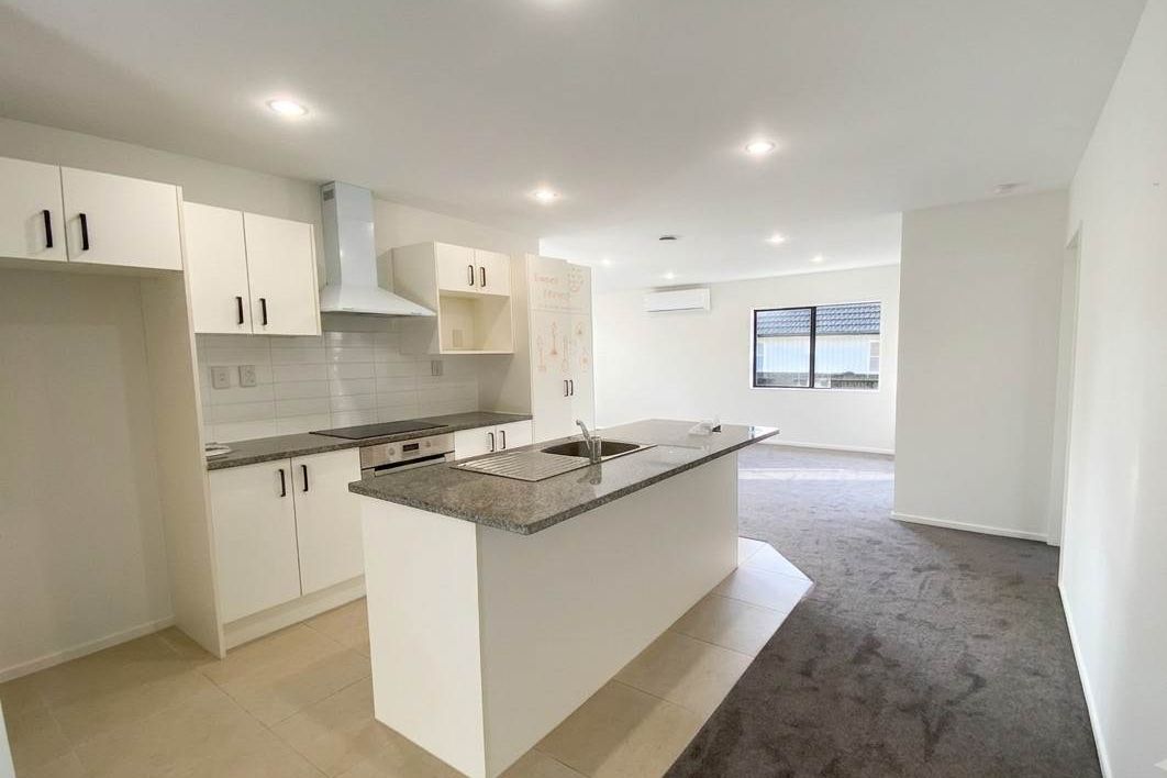 House in Auckland, New Lynn - View 3