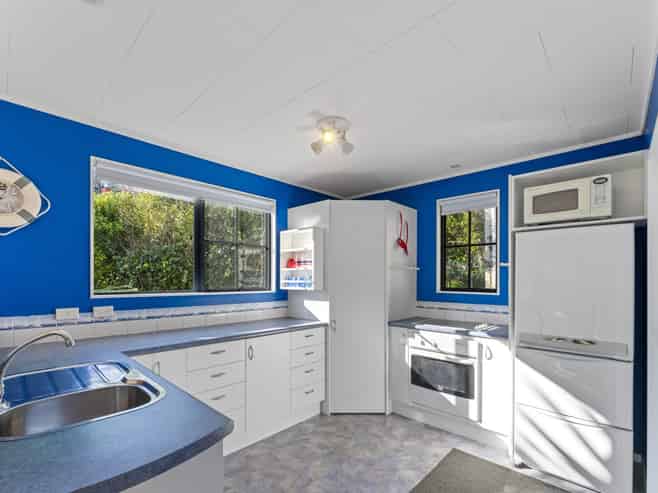 1695 Queen Charlotte Drive, Linkwater