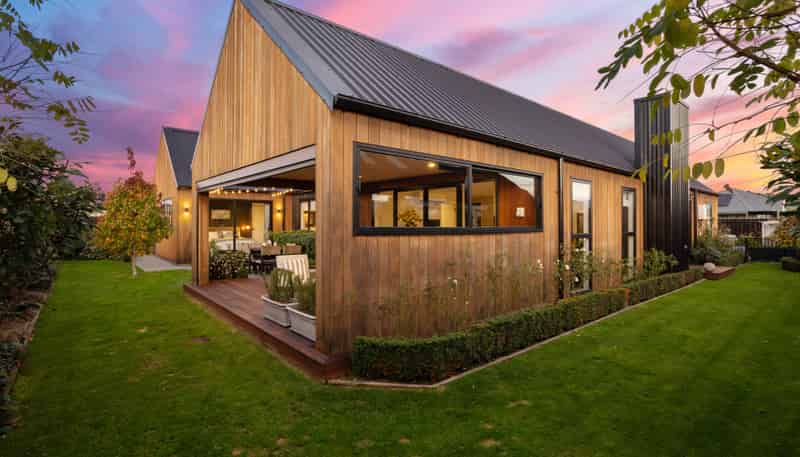 12 Spitfire Drive, Burleigh