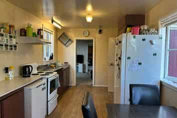 504 Collins Rd, Lincoln