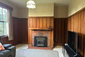 504 Collins Rd, Lincoln