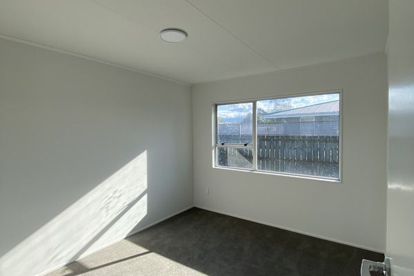 Newly Renovated & Sunny in Popular Solway - Mehr