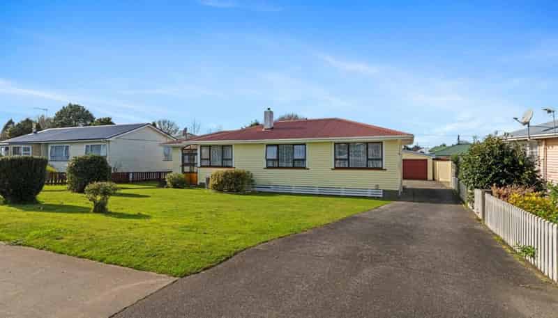 82 High Street, Eltham