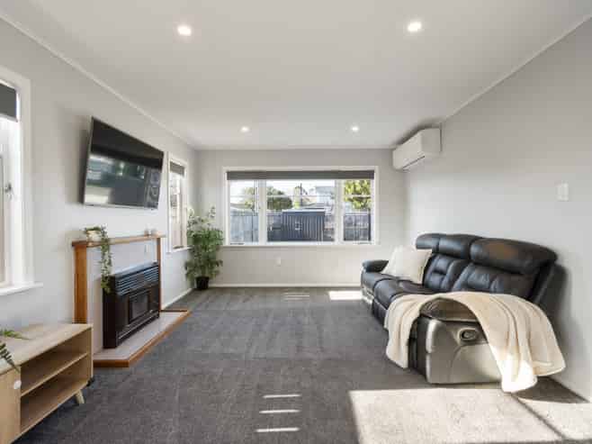 24 Pharazyn Street, Feilding