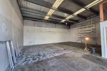 Affordable renovated unit with three car parks
