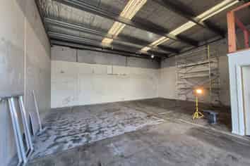 Affordable renovated unit with three car parks
