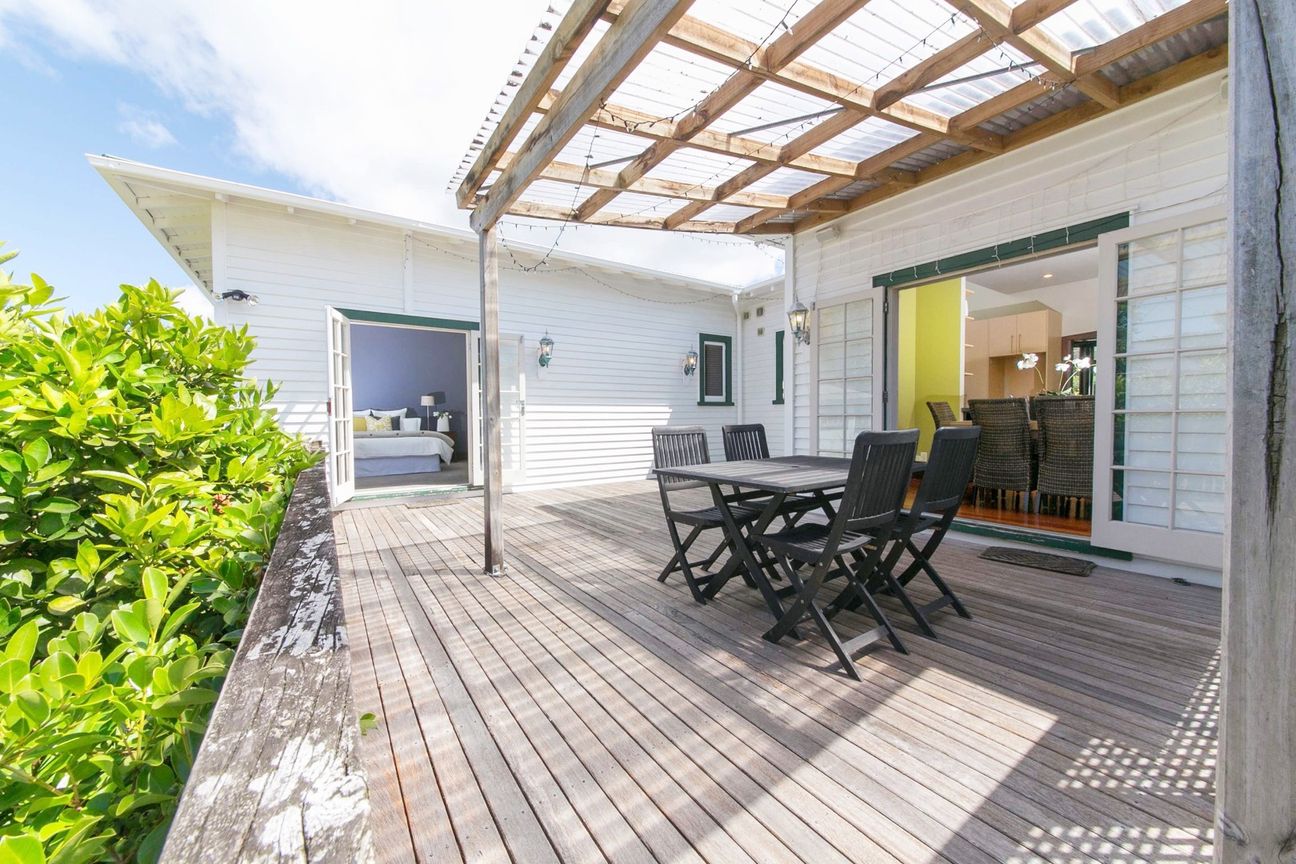 Private, Spacious & Full of Character - A Home That Ticks All the Boxes! - Aanzicht 2