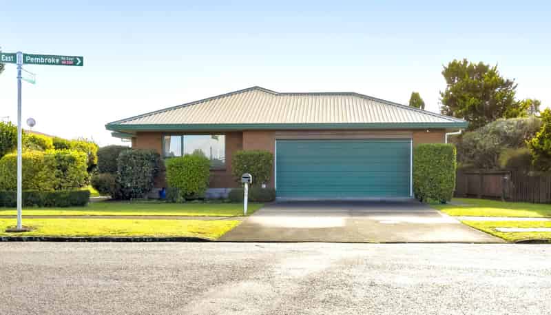 142A Pembroke Road , Stratford